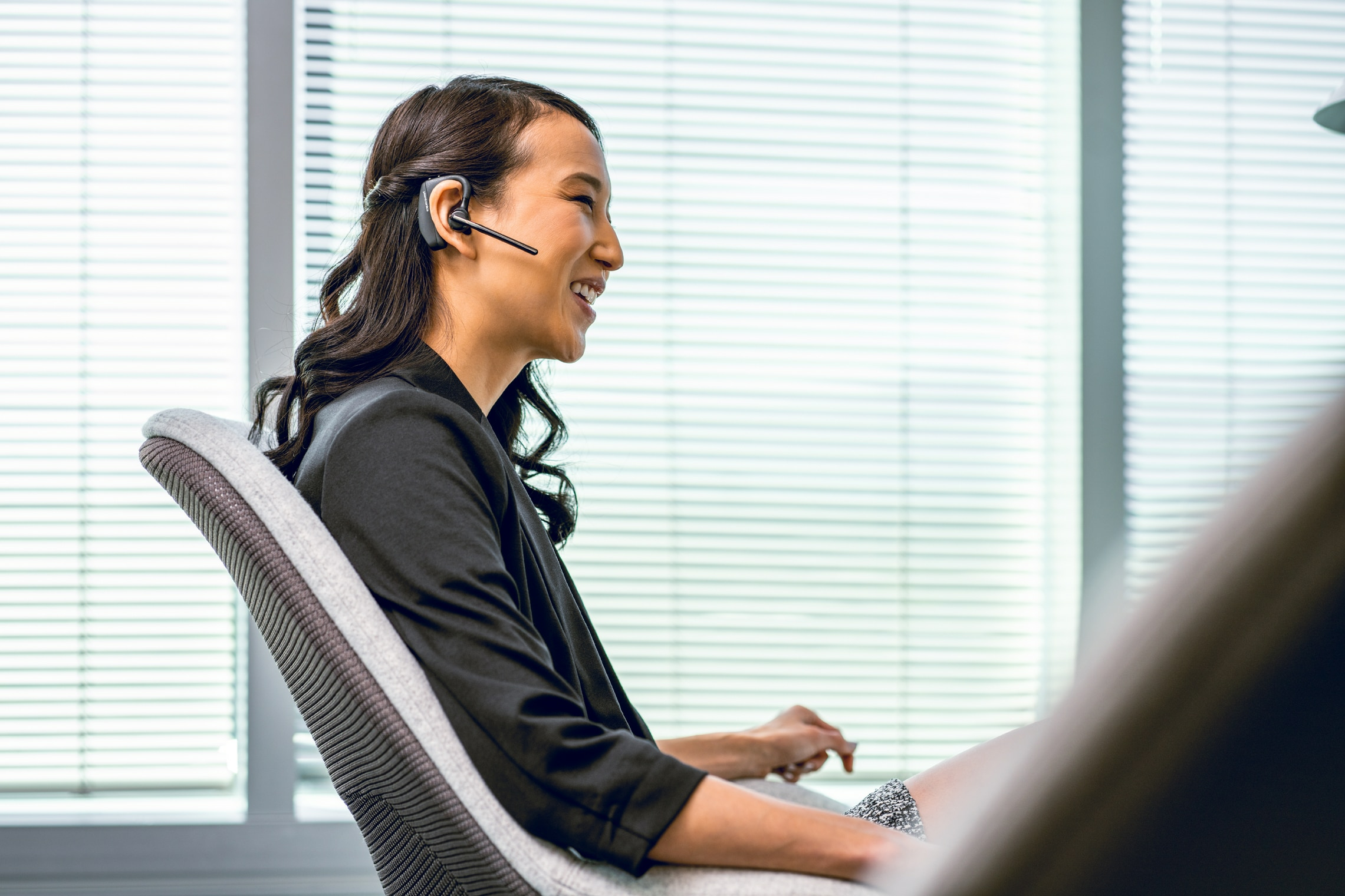 POLY Voyager 5200 USB-A Bluetooth Headset + BT700 dongle - Afbeelding 11