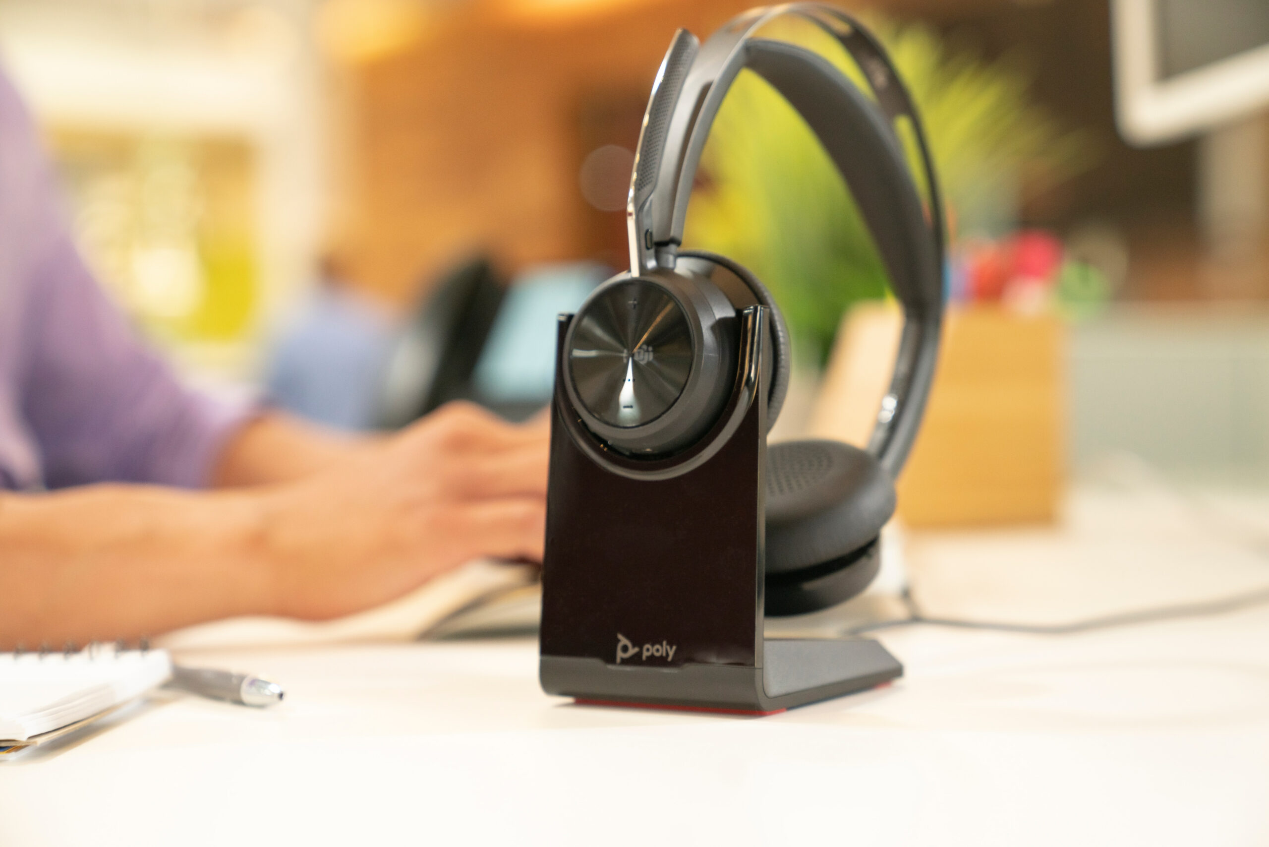 POLY Voyager Focus 2 USB-A Headset met oplaadstatief - Afbeelding 6